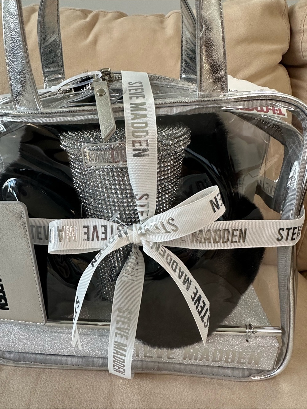 Steve Madden Gift Set –Clear Cosmetic Tote,Bling Cup, Earmuffs, Luggage Tag NWT - Picture 4 of 7